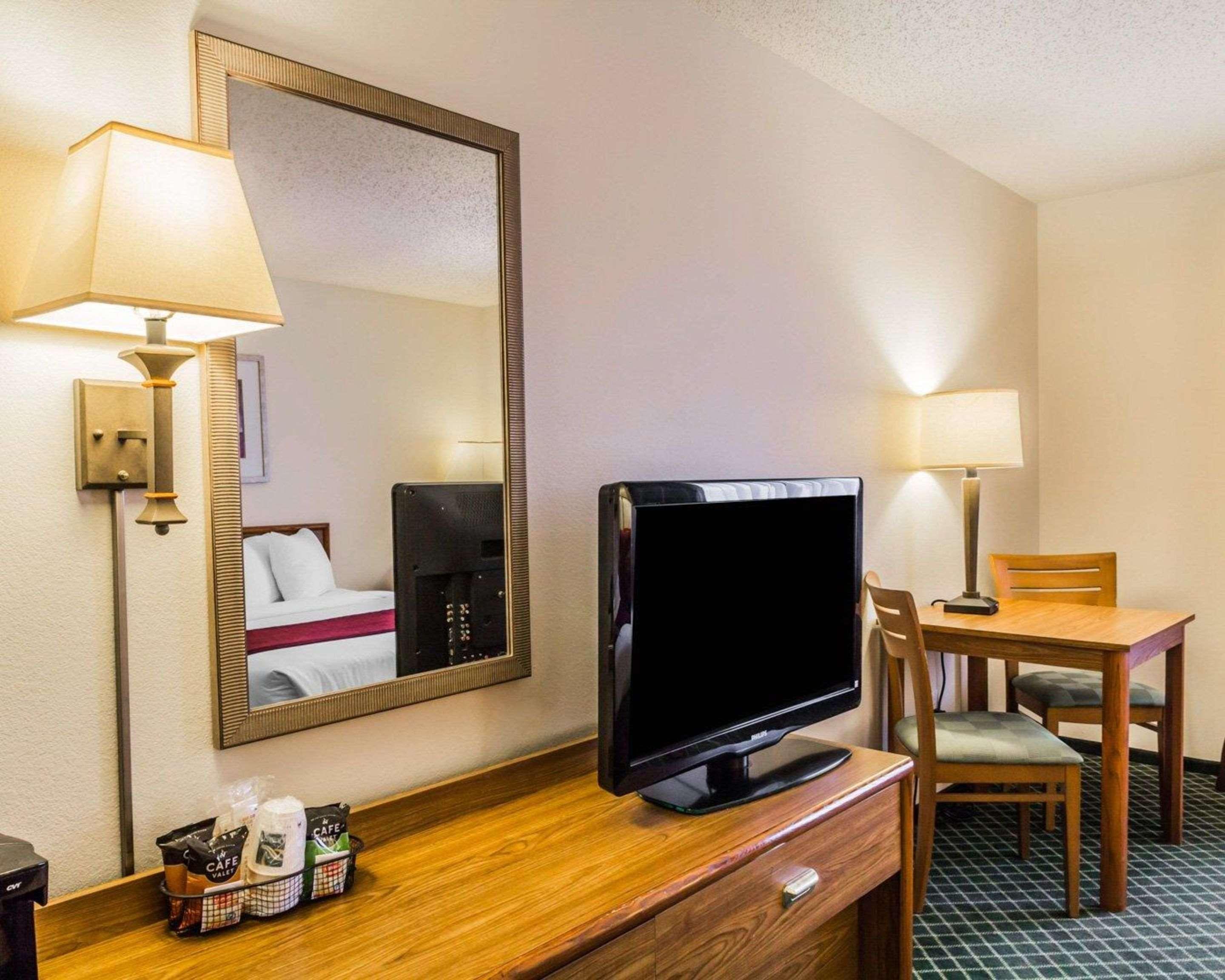 Quality Inn & Suites Golden - Denver West Lakewood Bagian luar foto