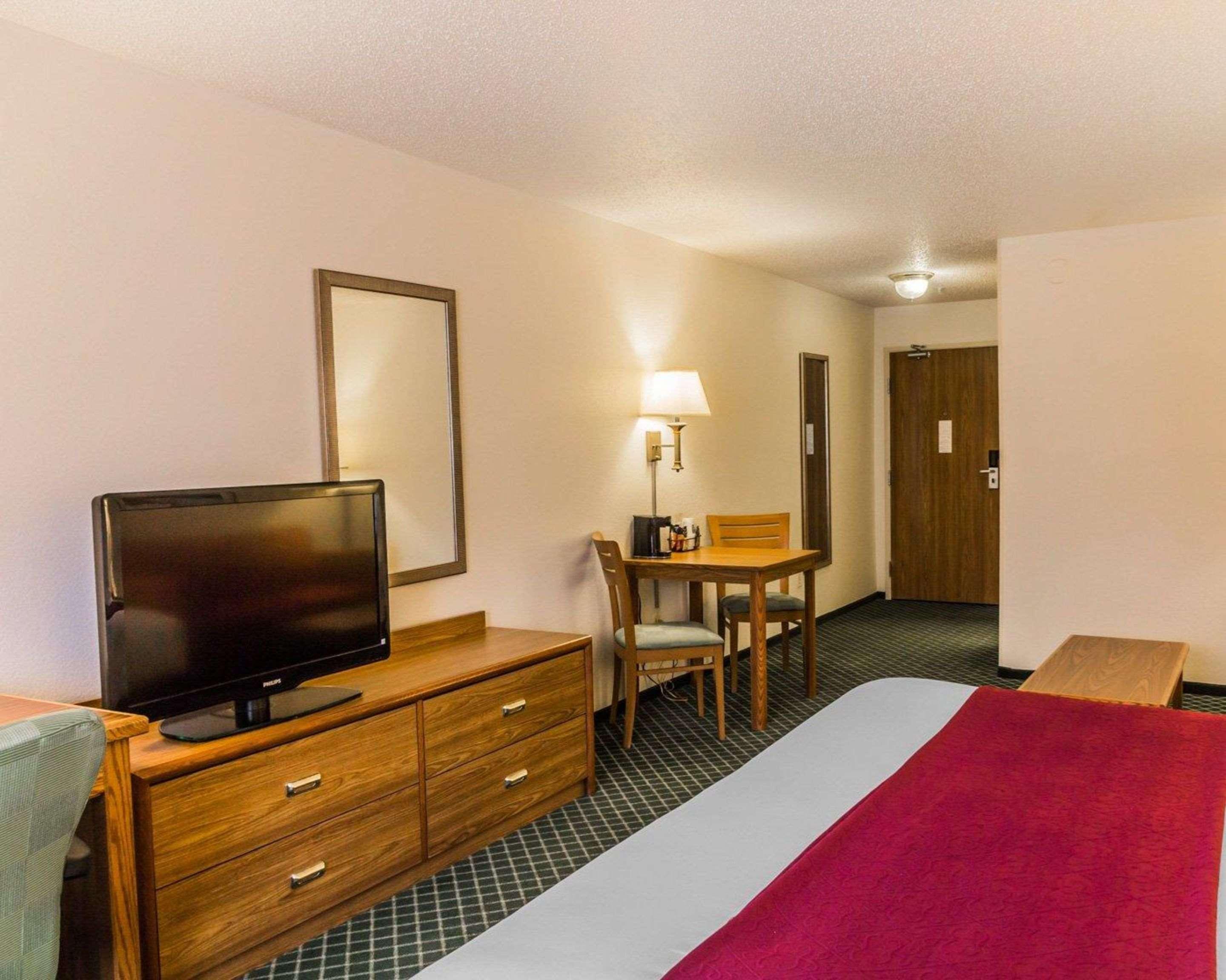 Quality Inn & Suites Golden - Denver West Lakewood Bagian luar foto